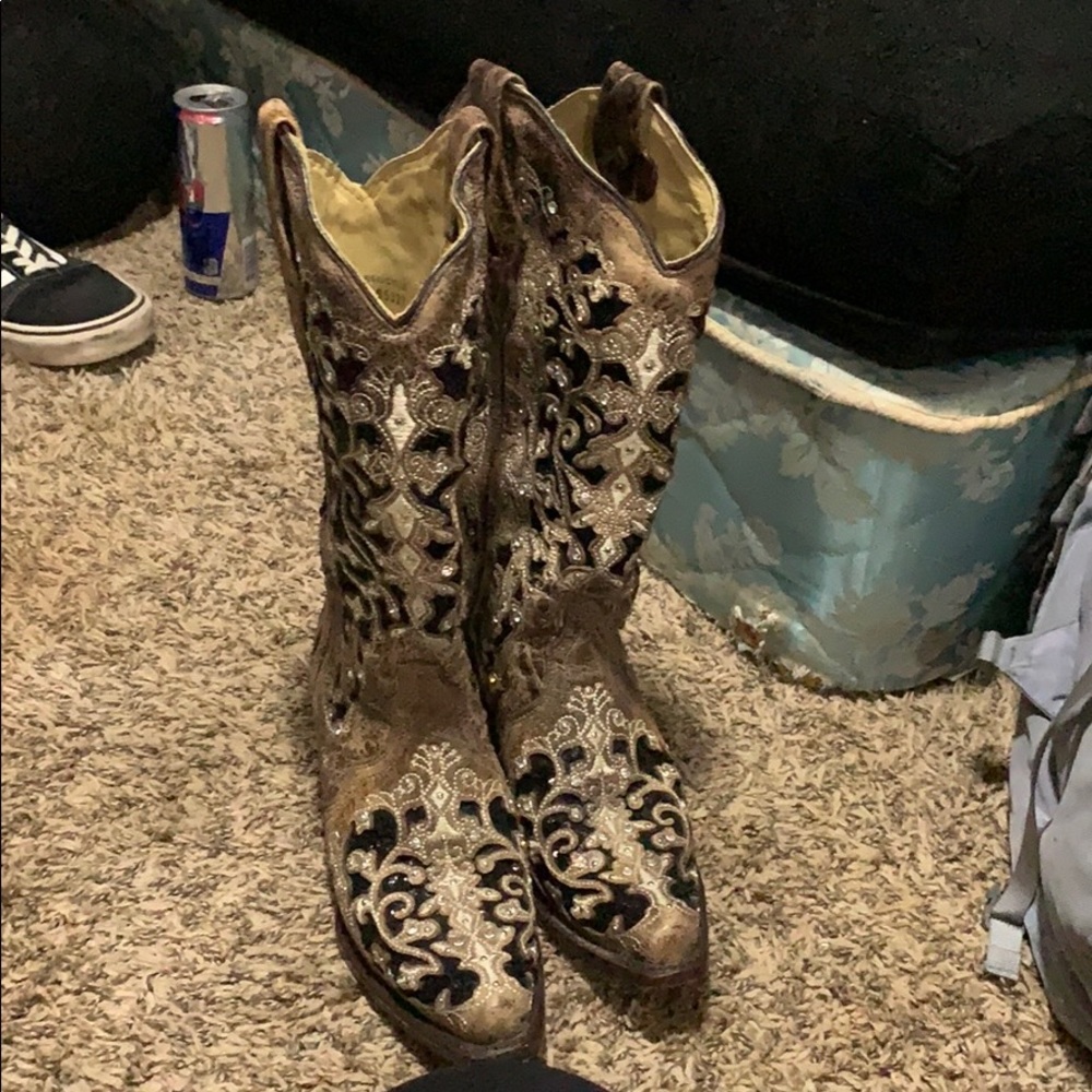 Band new! Beautiful boots.